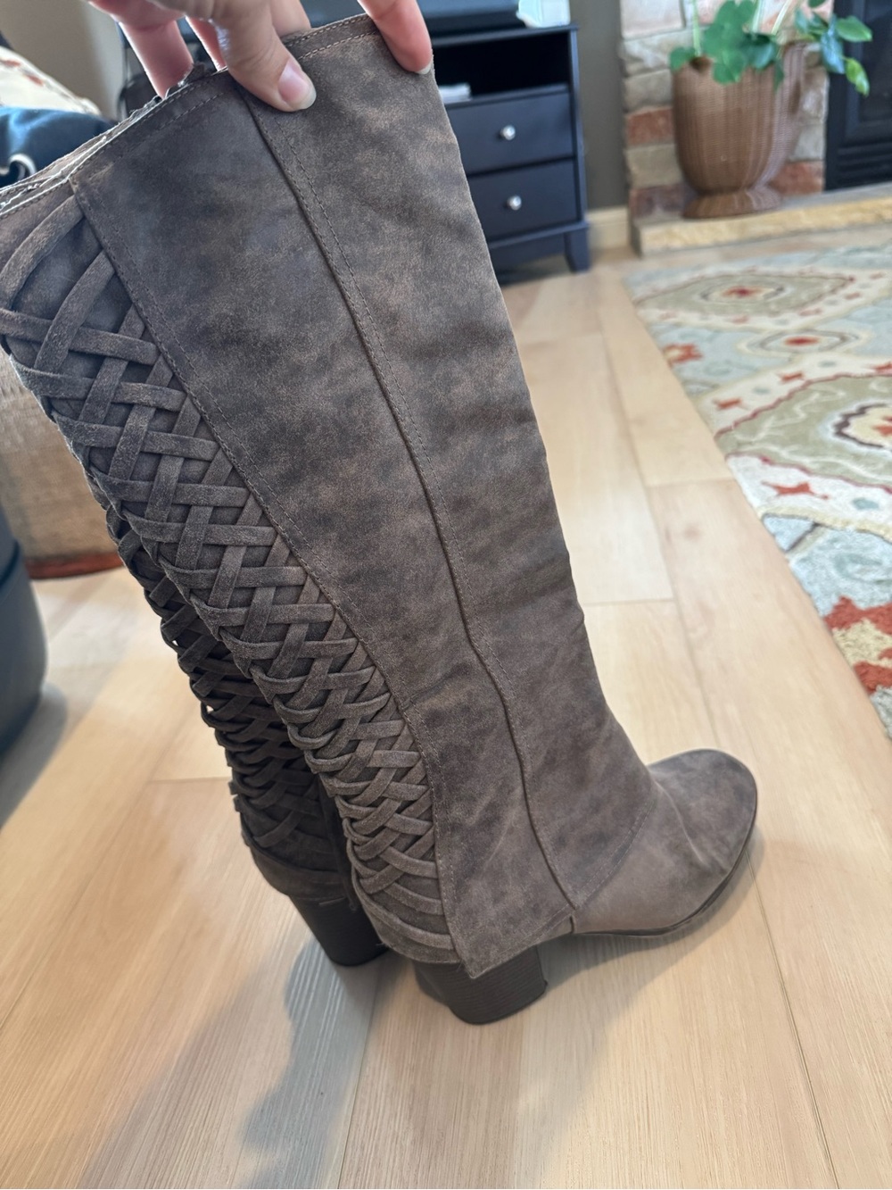 🎰 COVETED Y2K ICON 🎰 Fergalicious "Tootsie" Braided Back Tall Boots
